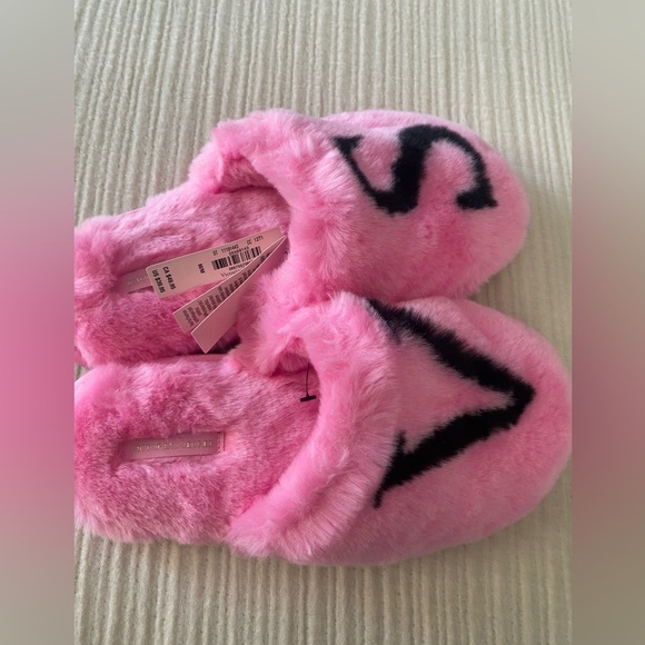 NWT Victoria’s Secret VS Slippers Size M Tiny Spot See Last Pic Pretty - Picture 2 of 6